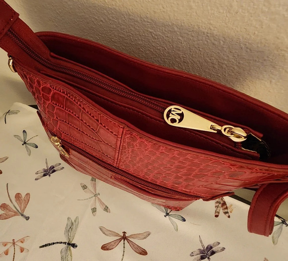 Marc Chantal Red Croc Leather Handbag Shoulder Strap Gold Accents Zip Close. - Picture 8 of 14